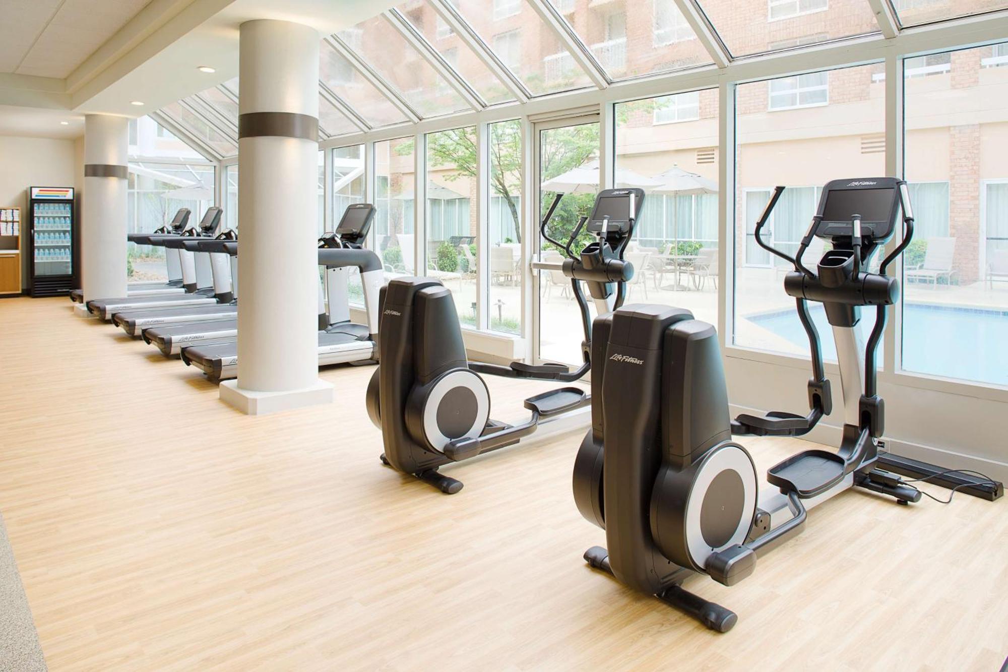 Hilton Atlanta Perimeter Suites Санди-Спрингс Экстерьер фото